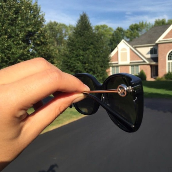 Oversized Michael Kors Sunglasses (lightweight) - Picture 4 of 5